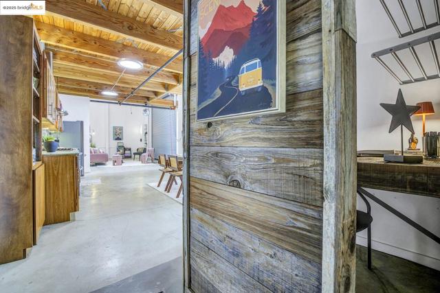 1695 15Th St, Oakland CA: https://media.crmls.org/mediaz/da5328b7-002f-414b-9f41-be5c8012dcb2.jpg