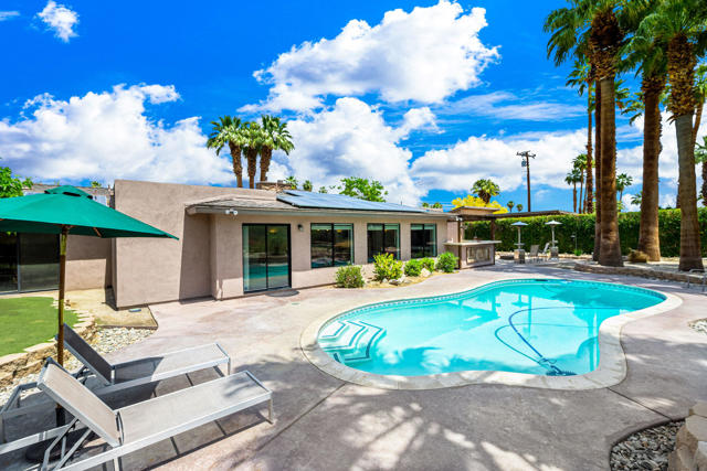 74619 Fairway Drive, Palm Desert CA: https://media.crmls.org/mediaz/da534612-b6ef-404e-bad8-883fedb14658.jpg