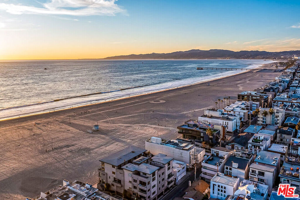 https://media.crmls.org/mediaz/da538a71-5777-4787-bf70-0ae6afec41c9.jpg?preset=X-Large