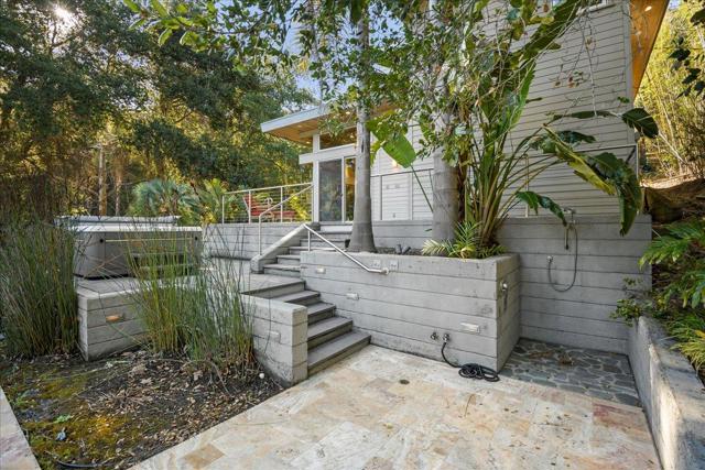 28140 Story Hill Lane, Los Altos Hills CA: https://media.crmls.org/mediaz/da53c489-0016-41dd-addd-0fe039291e1c.jpg