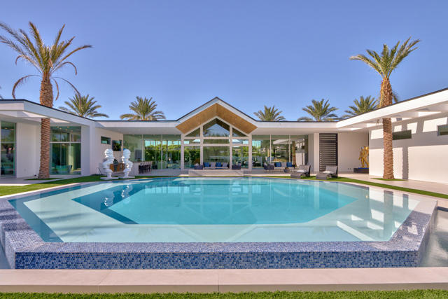 1 Makena Lane, Rancho Mirage CA: https://media.crmls.org/mediaz/da541476-8626-4d8d-831d-394d757d9031.jpg