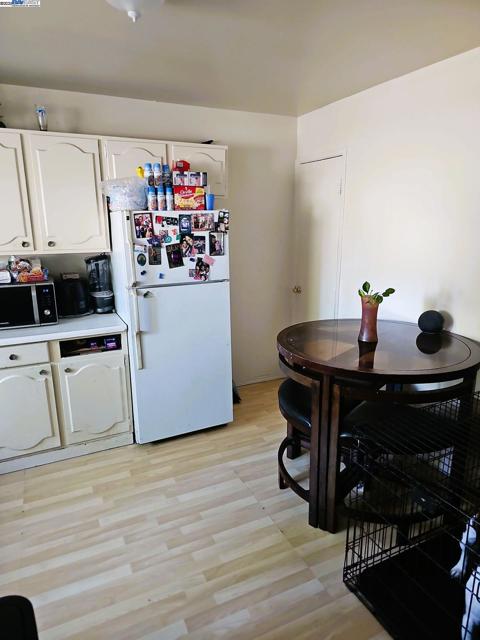 1035 76Th Ave, Oakland CA: https://media.crmls.org/mediaz/da544a3c-f0b1-49b6-bd4f-e6374b0f935f.jpg