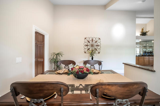 43512 Via Magellan Drive, Palm Desert CA: https://media.crmls.org/mediaz/da544e50-8a9a-4a6e-b934-ace698cadac4.jpg