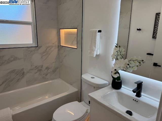 5277 Winifred Dr, Castro Valley CA: https://media.crmls.org/mediaz/da545a41-a0b5-40f8-a24c-698373403ab5.jpg
