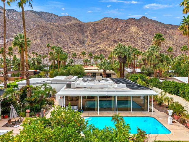 968 N Fairview Circle, Palm Springs CA: https://media.crmls.org/mediaz/da5465e3-1a46-48d4-ae1e-15b4e4bff50d.jpg