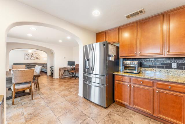 158 Paseo Bravo, Palm Desert CA: https://media.crmls.org/mediaz/da54b036-4f4b-4a39-8e01-1b64ad0fb3fd.jpg