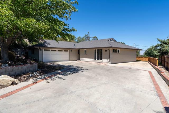 1714 Highland Place Dr, Paso Robles CA: https://media.crmls.org/mediaz/da54f323-4ad6-4107-80bb-070c79caf18b.jpg