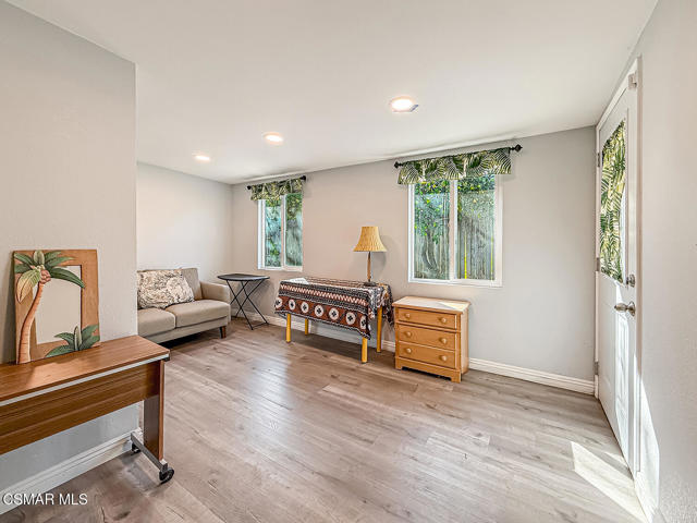 2098 Covington Avenue, Simi Valley CA: https://media.crmls.org/mediaz/da54fe67-e354-4a6a-88ae-861cc71df71c.jpg