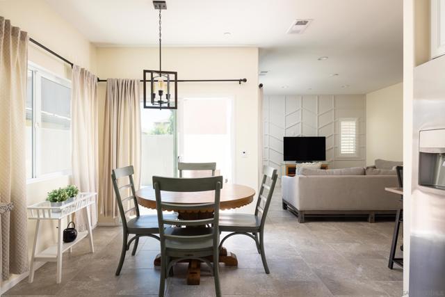 211 Spotted Saddle Way, Fallbrook CA: https://media.crmls.org/mediaz/da575091-c1c3-4465-aee1-b38bbff64595.jpg