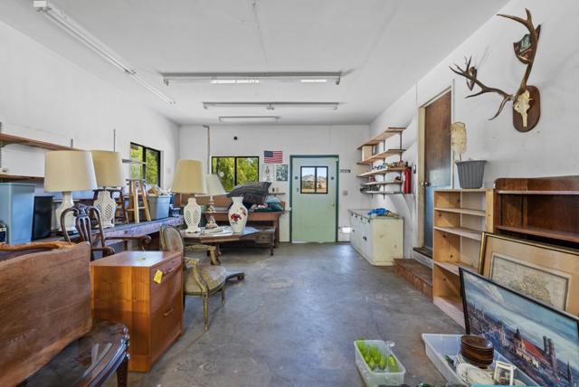 307 Mansfield Road, Hollister CA: https://media.crmls.org/mediaz/da578061-59e6-49a3-9278-5b6244effdb0.jpg