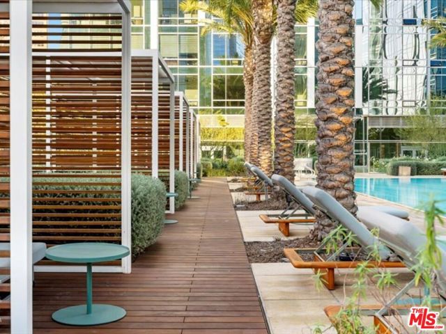 877 Francisco Street, Los Angeles CA: https://media.crmls.org/mediaz/da581e65-3bff-4927-ac22-964a82b3dae4.jpg