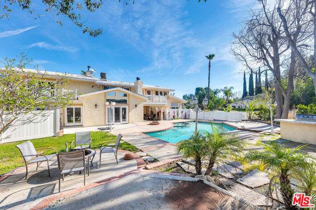 5890 Fairhaven Avenue, Woodland Hills CA: https://media.crmls.org/mediaz/da5877d7-f232-4881-9e74-136906afbbb7.jpg