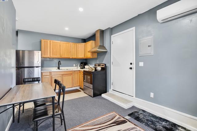 4300 Berk Ave, Richmond CA: https://media.crmls.org/mediaz/da588eb8-4888-4087-9053-11cbb274d14e.jpg