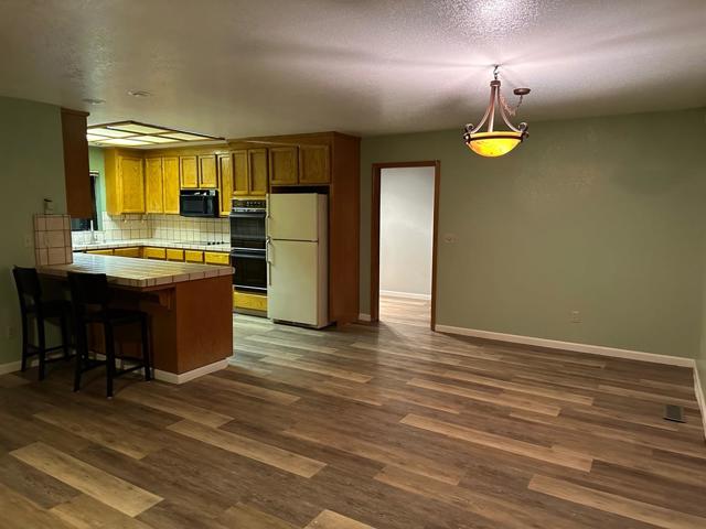 1670 Sausalito Drive, Hollister CA: https://media.crmls.org/mediaz/da58b0cf-ab71-4a71-821e-b71d2c13ee57.jpg