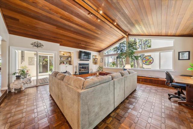 1 Windsor Rise, Monterey CA: https://media.crmls.org/mediaz/da58c842-a077-47cd-8700-66e3e1eca4d8.jpg