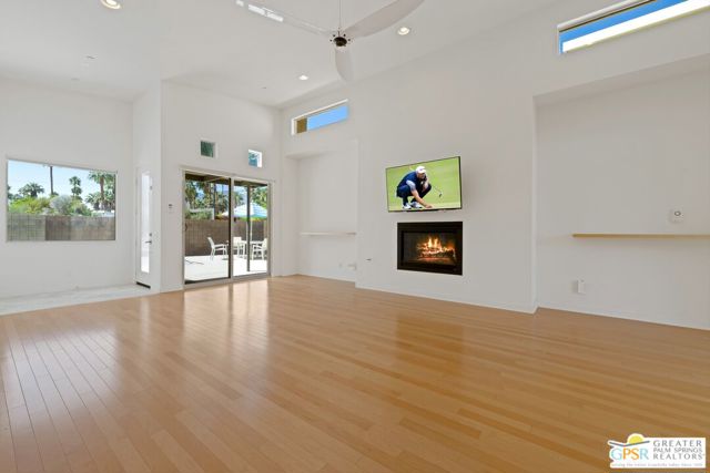 941 Oceo Circle, Palm Springs CA: https://media.crmls.org/mediaz/da591f9c-ab82-4c86-a6fa-f99953cbad70.jpg
