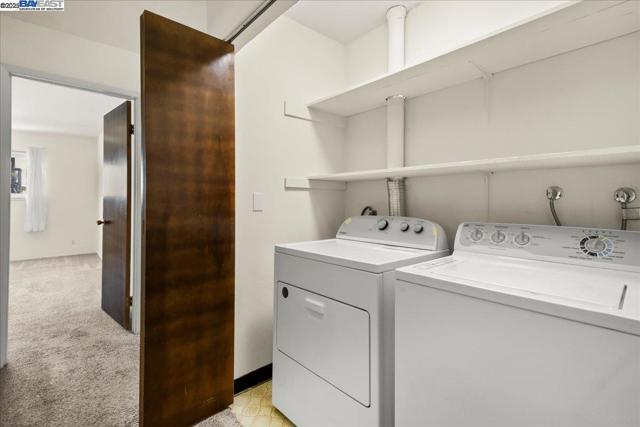 2133 Santa Clara Ave, Alameda CA: https://media.crmls.org/mediaz/da594b1b-8fca-4ad5-bedb-e0736dcbf1ac.jpg