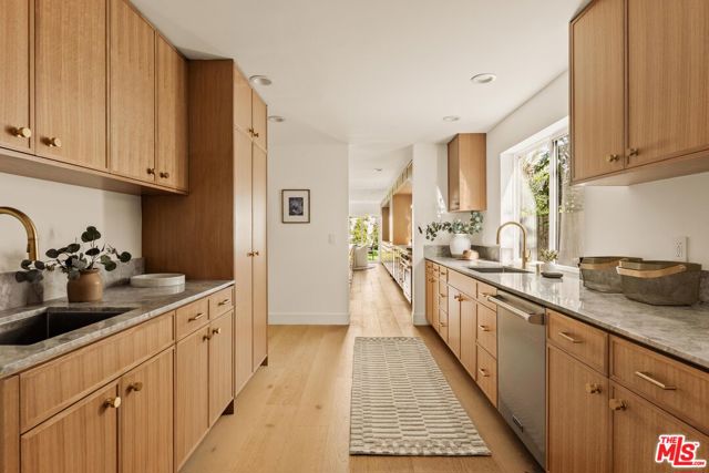 4626 Berryman Avenue, Culver City CA: https://media.crmls.org/mediaz/da597187-c178-4654-a37c-cf41bfae4254.jpg