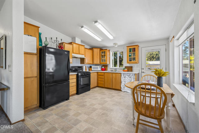 18700 Hare Creek Terrace, Fort Bragg CA: https://media.crmls.org/mediaz/da59d3bf-b867-4bbe-8fbd-3e6d9500ce2b.jpg
