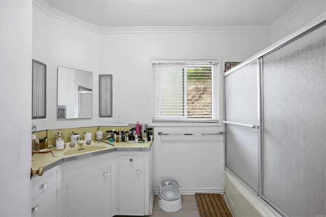 Detail Gallery Image 34 of 35 For 304 Edgerton, San Bernardino,  CA 92405 - 4 Beds | 3 Baths