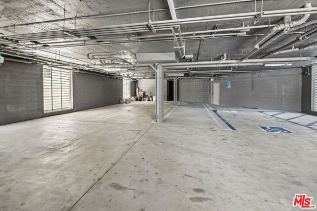 819 E La Palma Drive, Inglewood CA: https://media.crmls.org/mediaz/da5a2c90-1d97-40b5-bfbf-537b5a3e038a.jpg