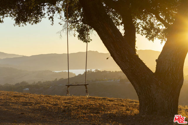 10880 Creek Road, Ojai CA: https://media.crmls.org/mediaz/da5b04f0-85e0-4477-8537-4491a779e6da.jpg