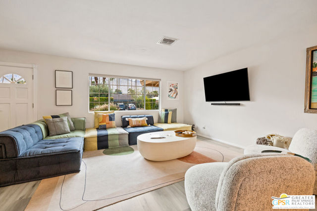 1334 S San Joaquin Drive, Palm Springs CA: https://media.crmls.org/mediaz/da5b0d71-0a33-4368-ace5-b102bdc95ff8.jpg