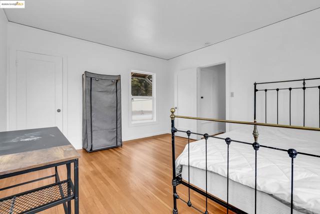 2340 Virginia St, Berkeley CA: https://media.crmls.org/mediaz/da5b3ec5-a0f1-428d-9eee-7576895fb822.jpg