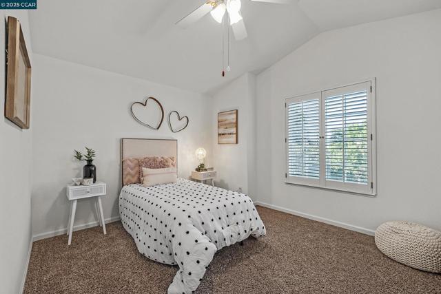 1340 Breakwater Way, Brentwood CA: https://media.crmls.org/mediaz/da5b40bd-d6af-4927-af11-88422373f018.jpg