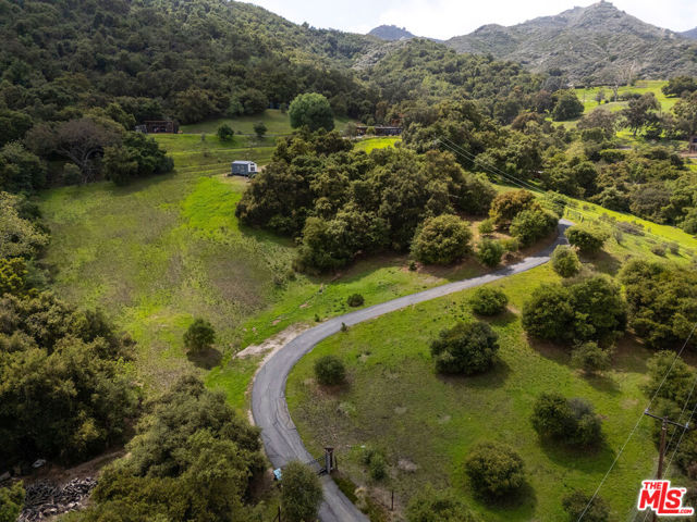 22575 Monte Vista Drive, Topanga CA: https://media.crmls.org/mediaz/da5b5ead-8eae-4de7-9548-ec821764defa.jpg
