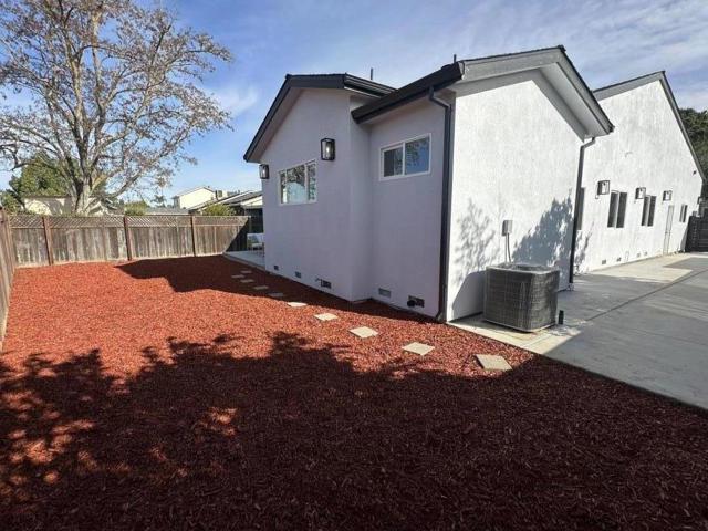 3367 Brigadoon Way, San Jose CA: https://media.crmls.org/mediaz/da5b7fca-4892-4c36-836f-2c7145f3b538.jpg