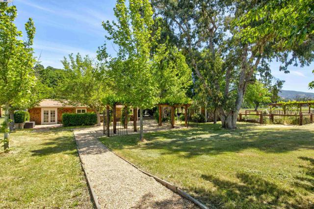 2051 Dollarhide Rd,  CA: https://media.crmls.org/mediaz/da5b8cde-5bfb-48a0-becc-2ac84c7cdec6.jpg