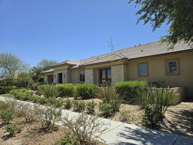 51660 Hawthorne Court, Indio CA: https://media.crmls.org/mediaz/da5ba606-a56c-4b08-8579-519446666049.jpg