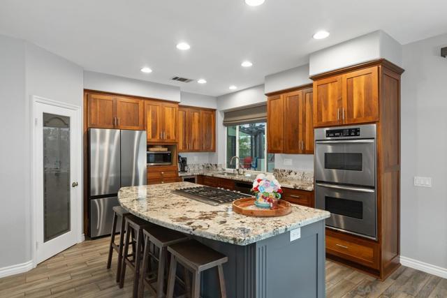 1387 S Creekside Dr, Chula Vista CA: https://media.crmls.org/mediaz/da5bb929-7ad6-4766-9255-ef448b6eb6c7.jpg