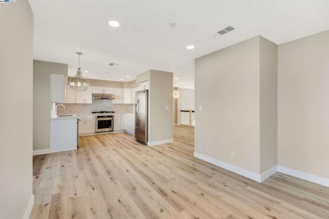 4579 Mangrove Dr, Dublin CA: https://media.crmls.org/mediaz/da5bb971-37cc-4df9-b742-91af93fbcd3d.jpg