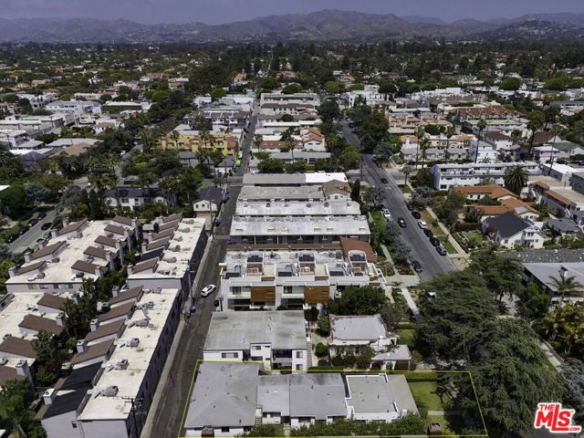 938 15th Street, Santa Monica CA: https://media.crmls.org/mediaz/da5c9ed5-6883-4e22-b462-a180898852a7.jpg