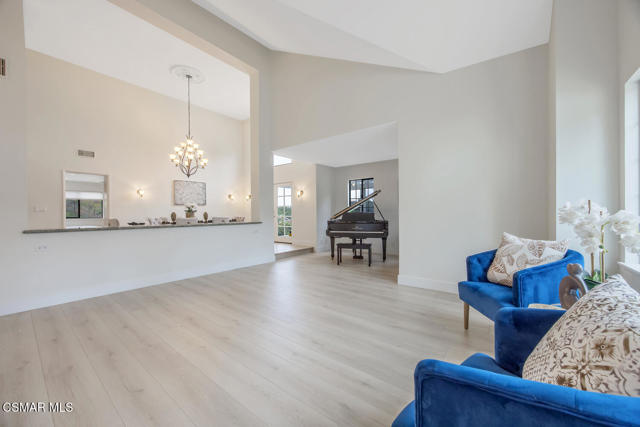 790 Spring Canyon Place, Thousand Oaks CA: https://media.crmls.org/mediaz/da5e1c4f-edff-48a5-8b0c-aa4da556bee5.jpg