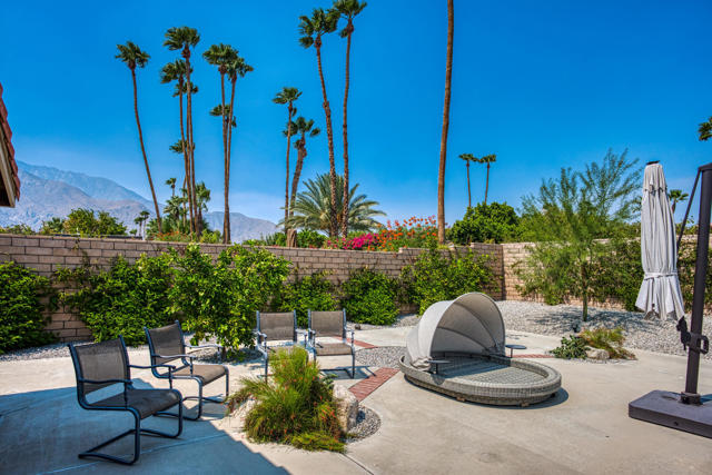 2450 Tamarisk Road, Palm Springs CA: https://media.crmls.org/mediaz/da5ec697-4983-44a3-a135-c4cf98399968.jpg
