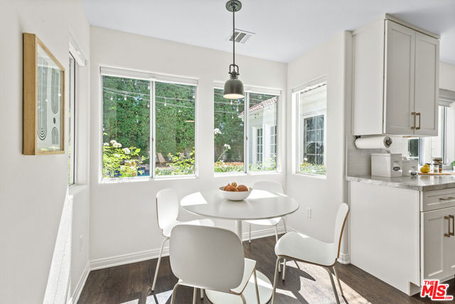 4744 Norwich Avenue, Sherman Oaks CA: https://media.crmls.org/mediaz/da5ed18c-8db7-4c71-8bdc-ca2cc1782928.jpg