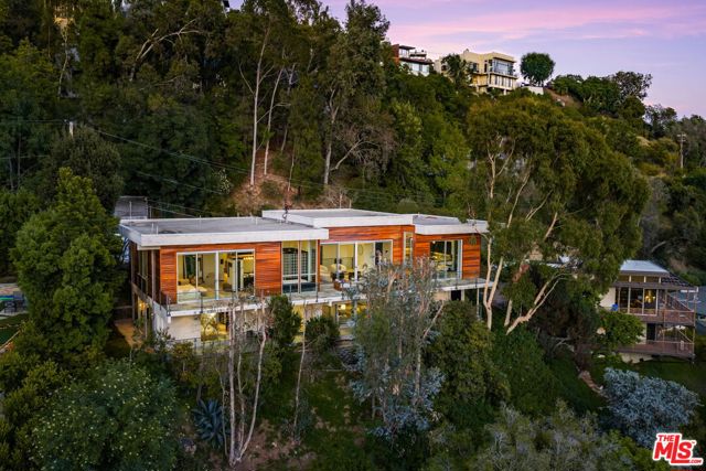 933 Bluegrass Lane, Los Angeles CA: https://media.crmls.org/mediaz/da5f933a-2ef3-44e1-91fc-8ac4b7db2da3.jpg