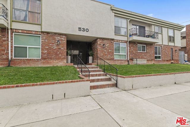 530 Evergreen Street, Inglewood CA: https://media.crmls.org/mediaz/da5fb3bd-2e9e-4e75-abfb-9a1834ae2993.jpg