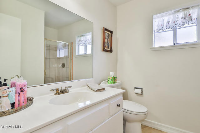 5260 Edgeware Drive, Calabasas CA: https://media.crmls.org/mediaz/da5ffb87-12b0-4fe7-af2e-2b30530693dd.jpg