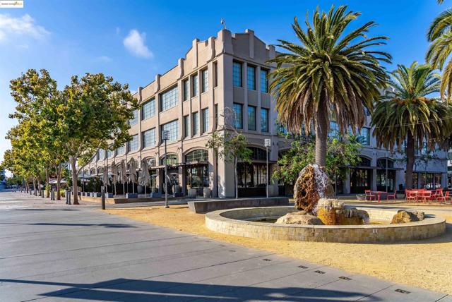 410 Webster St, Oakland CA: https://media.crmls.org/mediaz/da6039b5-051c-4909-8357-682d56f89c24.jpg