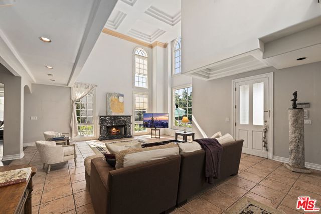 14330 Mulholland Drive, Los Angeles CA: https://media.crmls.org/mediaz/da60654c-ce1f-429a-8504-6c561f77674f.jpg