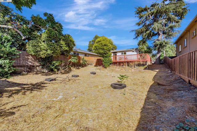 118 Sycamore St, Fremont CA: https://media.crmls.org/mediaz/da6128d7-2fb5-41a6-98c0-f2f460cb0fb9.jpg