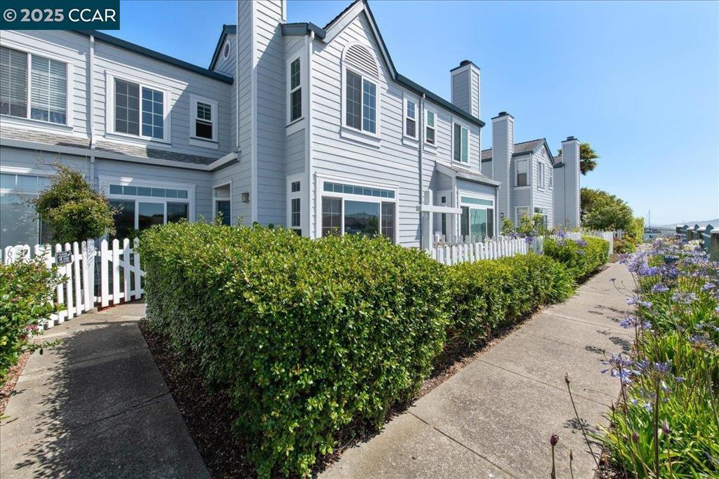609 Commodore Dr