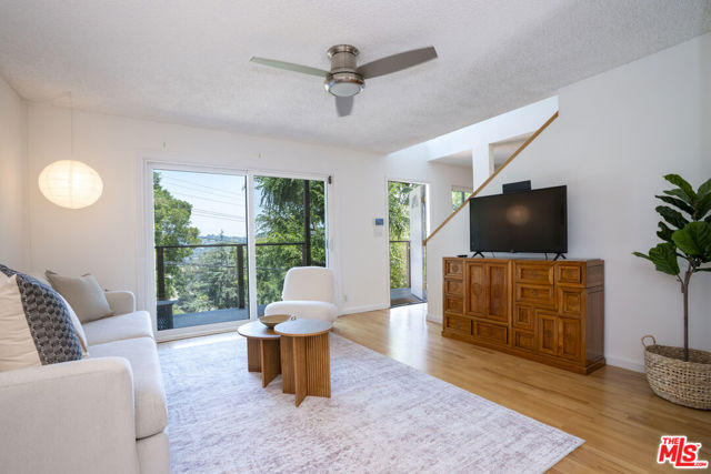 353 Mavis Drive, Los Angeles CA: https://media.crmls.org/mediaz/da62061b-267e-4ddf-8005-a7d5a5cb08e3.jpg