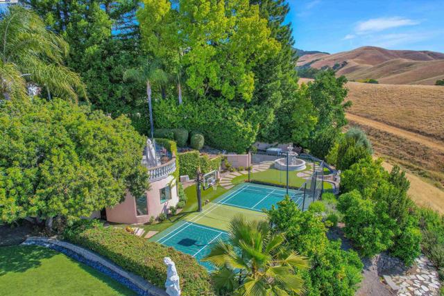 4478 Deer Ridge Road, Danville CA: https://media.crmls.org/mediaz/da620680-74ef-47ce-bad4-d1be4e58d15d.jpg
