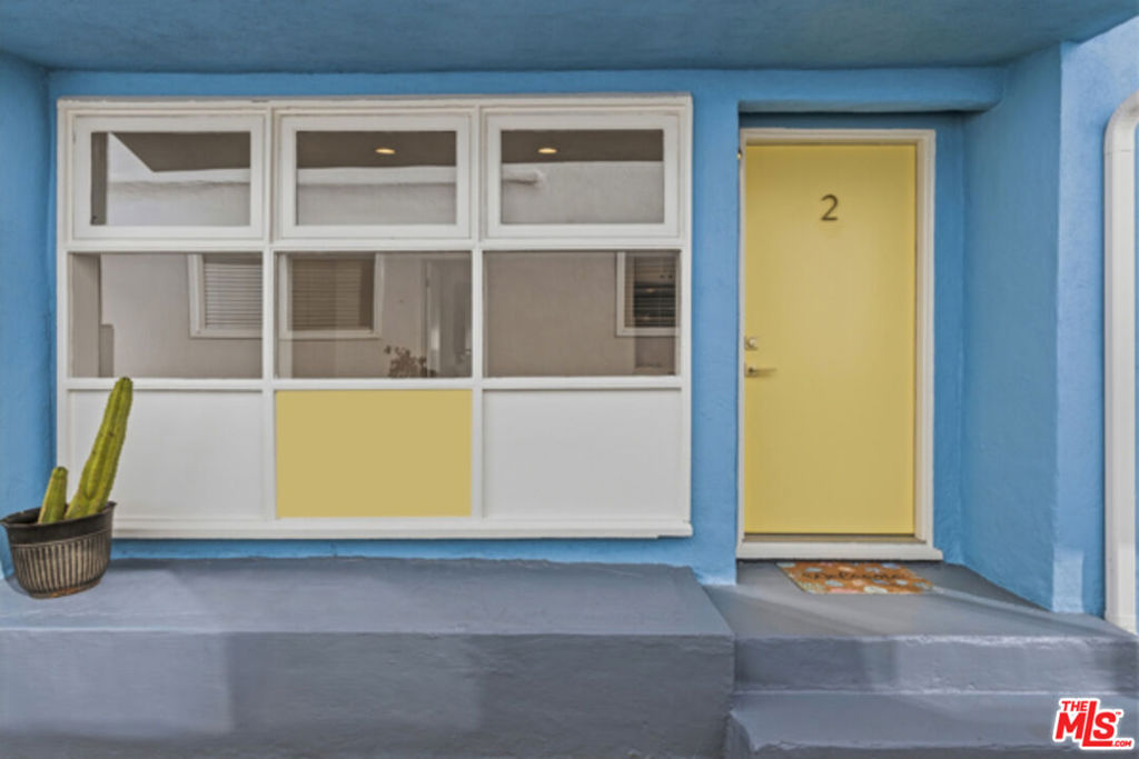 https://media.crmls.org/mediaz/da62460f-b06c-4dcb-847c-b24ff525d620.jpg?preset=X-Large