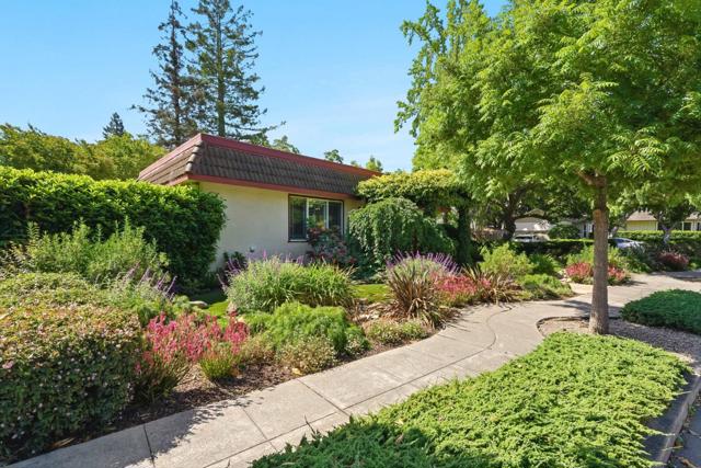 435 Edgewood Road, Redwood City CA: https://media.crmls.org/mediaz/da625f91-88ca-4f13-a700-f2f05218bfa5.jpg